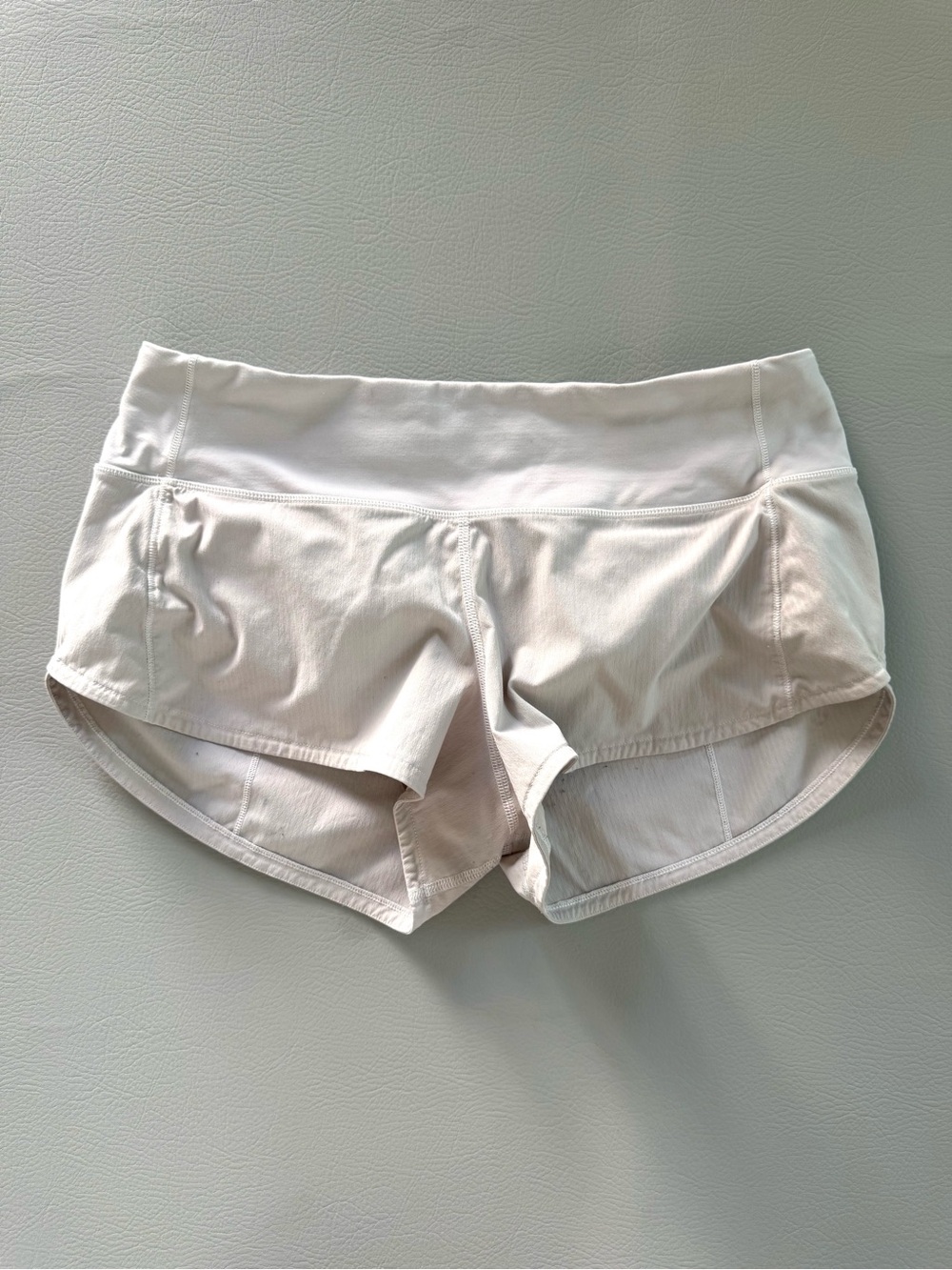 Lululemon Speed Up Short Shorts 2.5” size 4 White - Stains, Pilling & Dinginess